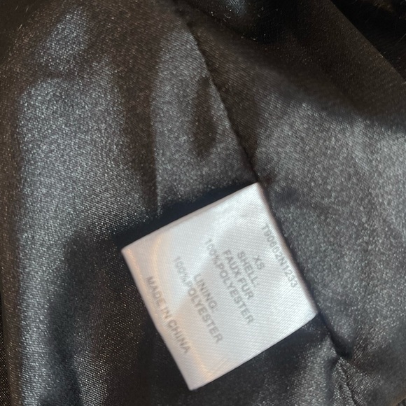 Tart Collections XS Navy Faux Fur Ramona Vest NWT Asymetrical Designer Soft - Picture 8 of 8